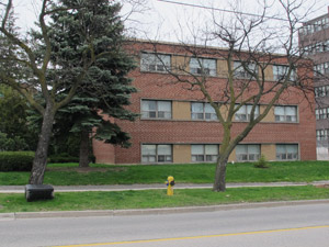 Rental Low-rise 1043 Victoria park Ave, East York, ON