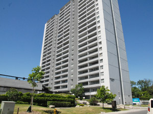 Rental High-rise 10 Hogarth Ave, Toronto, ON