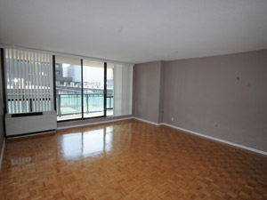 Bachelor apartment for rent in North York