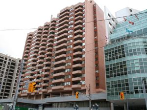 Rental Low-rise 77 St. Clair Ave E, Toronto, ON