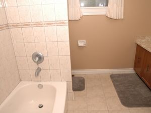 Room / Shared apartment for rent in MARKHAM