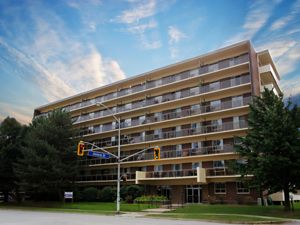 Rental Condo Maple Avenue-Lakeshore  Boulevard, Burlington, ON