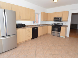 3+ Bedroom apartment for rent in RICHMOND HILL  