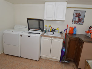 3+ Bedroom apartment for rent in RICHMOND HILL  