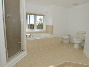 3+ Bedroom apartment for rent in RICHMOND HILL  