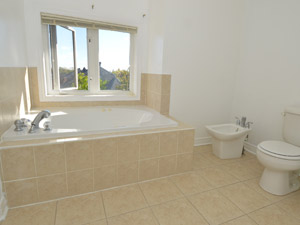 3+ Bedroom apartment for rent in RICHMOND HILL  