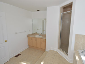 3+ Bedroom apartment for rent in RICHMOND HILL  