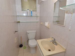 Room / Shared apartment for rent in Toronto