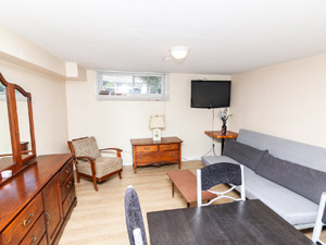 Bachelor apartment for rent in ETOBICOKE