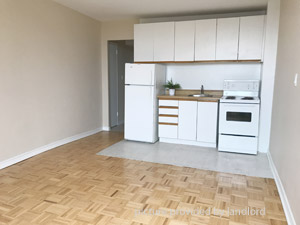 Bachelor apartment for rent in toronto