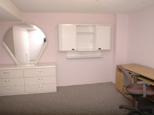 2 Bedroom apartment for rent in RICHMOND HILL 