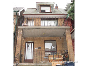 Room / Shared apartment for rent in TORONTO
