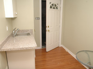 Bachelor apartment for rent in SCARBOROUGH