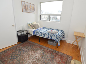 Room / Shared apartment for rent in TORONTO