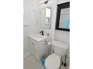 Room / Shared apartment for rent in TORONTO