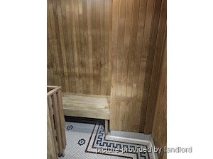 Room / Shared apartment for rent in NORTH YORK 