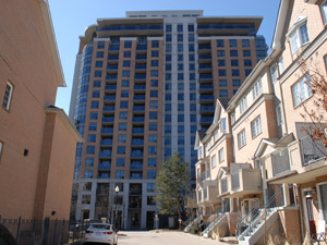 Room / Shared apartment for rent in NORTH YORK 