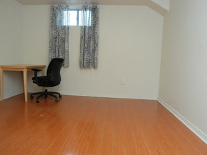 Room / Shared apartment for rent in Scarborough   