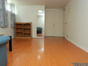 Room / Shared apartment for rent in Scarborough   