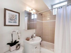 Bachelor apartment for rent in EAST YORK