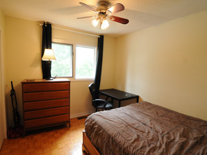 Room / Shared apartment for rent in Richmond Hill