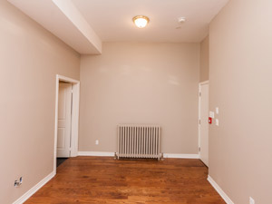 Bachelor apartment for rent in YORK