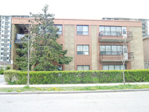 Bachelor apartment for rent in EAST YORK