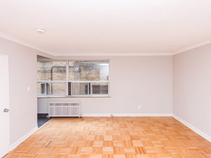 Bachelor apartment for rent in YORK  