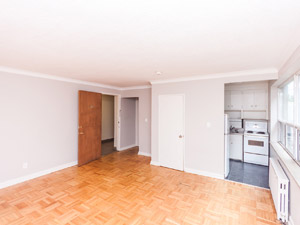 Bachelor apartment for rent in YORK  