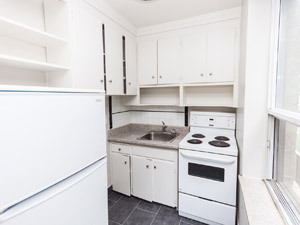 Bachelor apartment for rent in YORK  