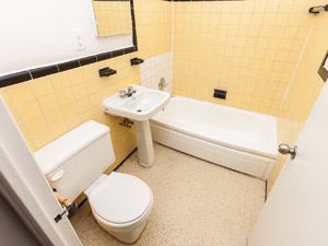 Bachelor apartment for rent in YORK  