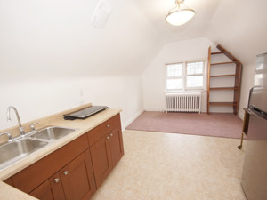 Room / Shared apartment for rent in EAST YORK