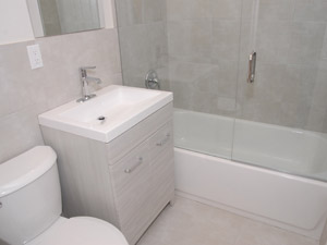 Bachelor apartment for rent in RICHMOND HILL