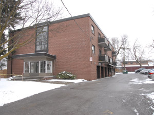 Bachelor apartment for rent in RICHMOND HILL