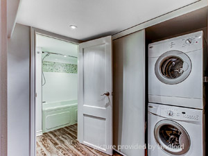 Bachelor apartment for rent in EAST YORK