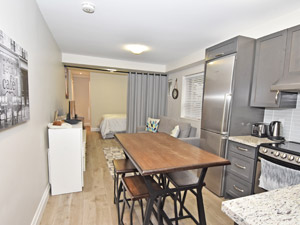 Bachelor apartment for rent in NORTH YORK  