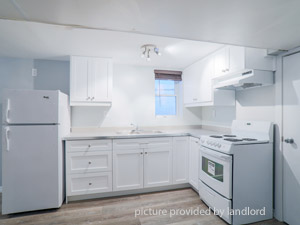 Bachelor apartment for rent in SCARBOROUGH