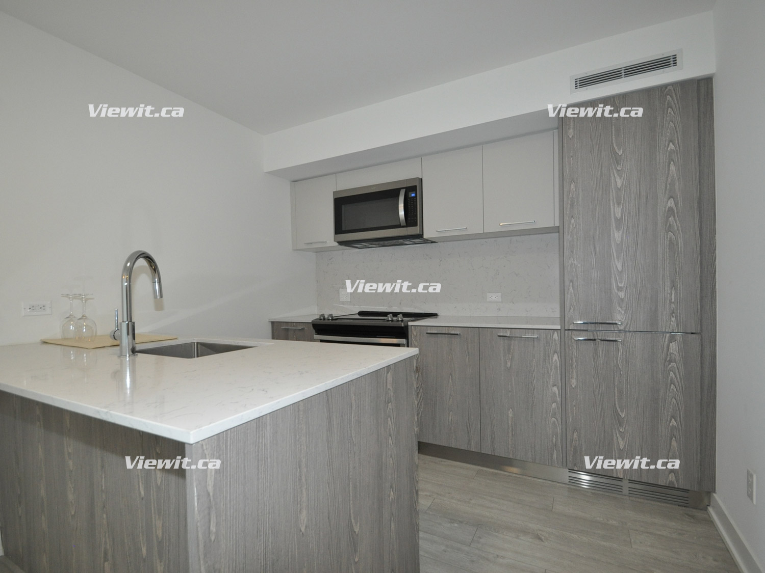 For rent BroadviewQueen East Toronto, 3+ bdrm Viewit 203782