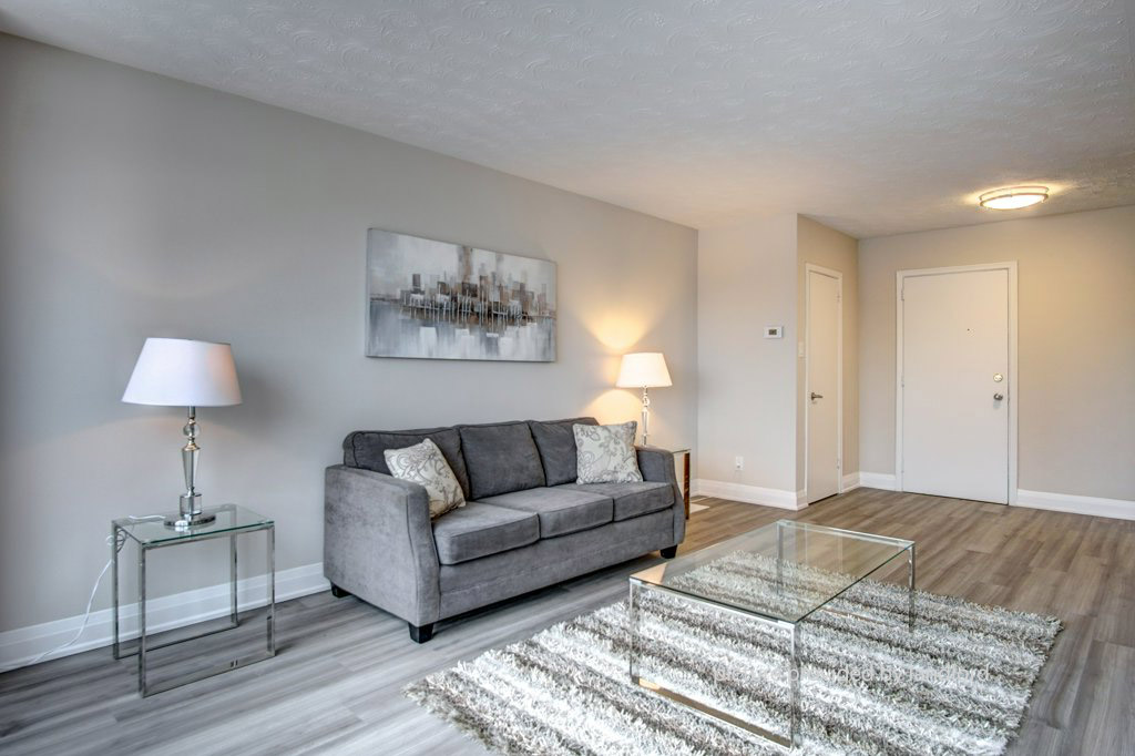 For rent EllesmerePharmacy Scarborough, 3+ bdrm Viewit 203925