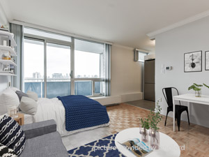 Bachelor apartment for rent in Toronto