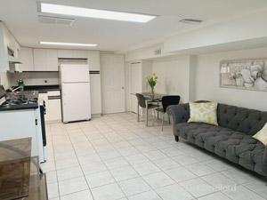 Bachelor apartment for rent in YORK