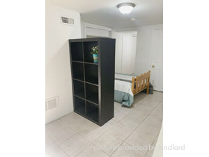 Bachelor apartment for rent in YORK