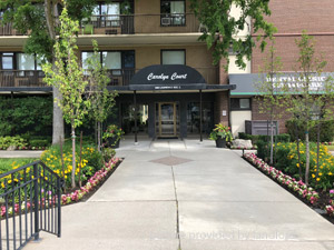 Bachelor apartment for rent in North York