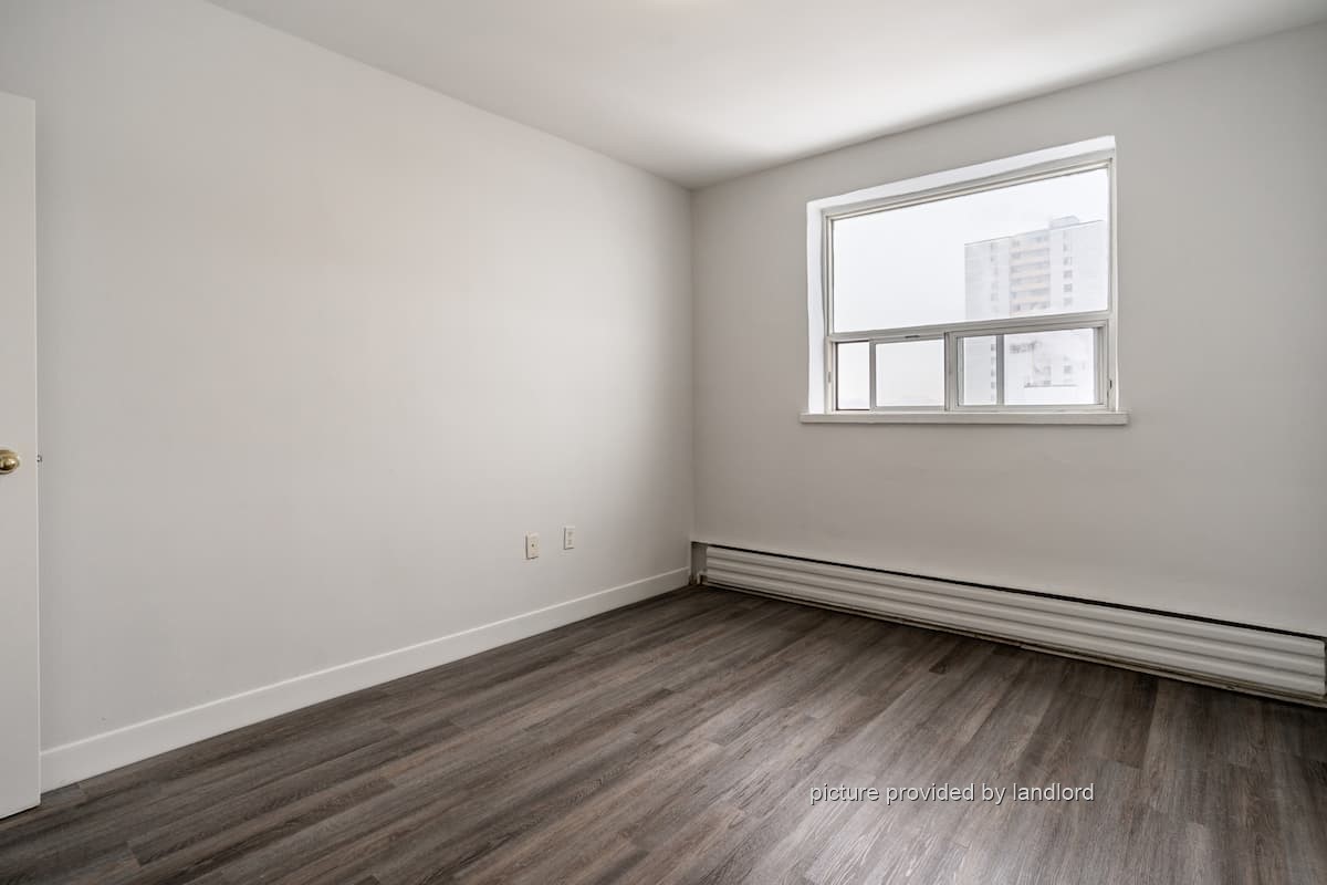 For rent 2180, 2190 Weston Roa North York, Bach Viewit 219167