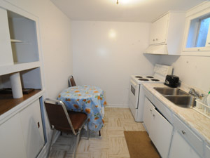 Room / Shared apartment for rent in NORTH YORK