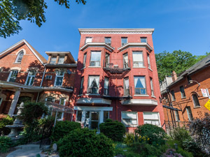 Bachelor apartment for rent in TORONTO 