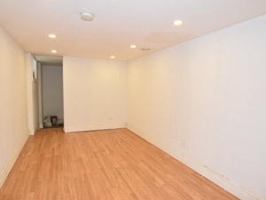 Room / Shared apartment for rent in ETOBICOKE 