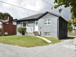 Rental House 718 Dundas St W, Whitby, ON