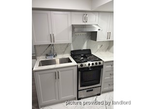 Bachelor apartment for rent in AJAX