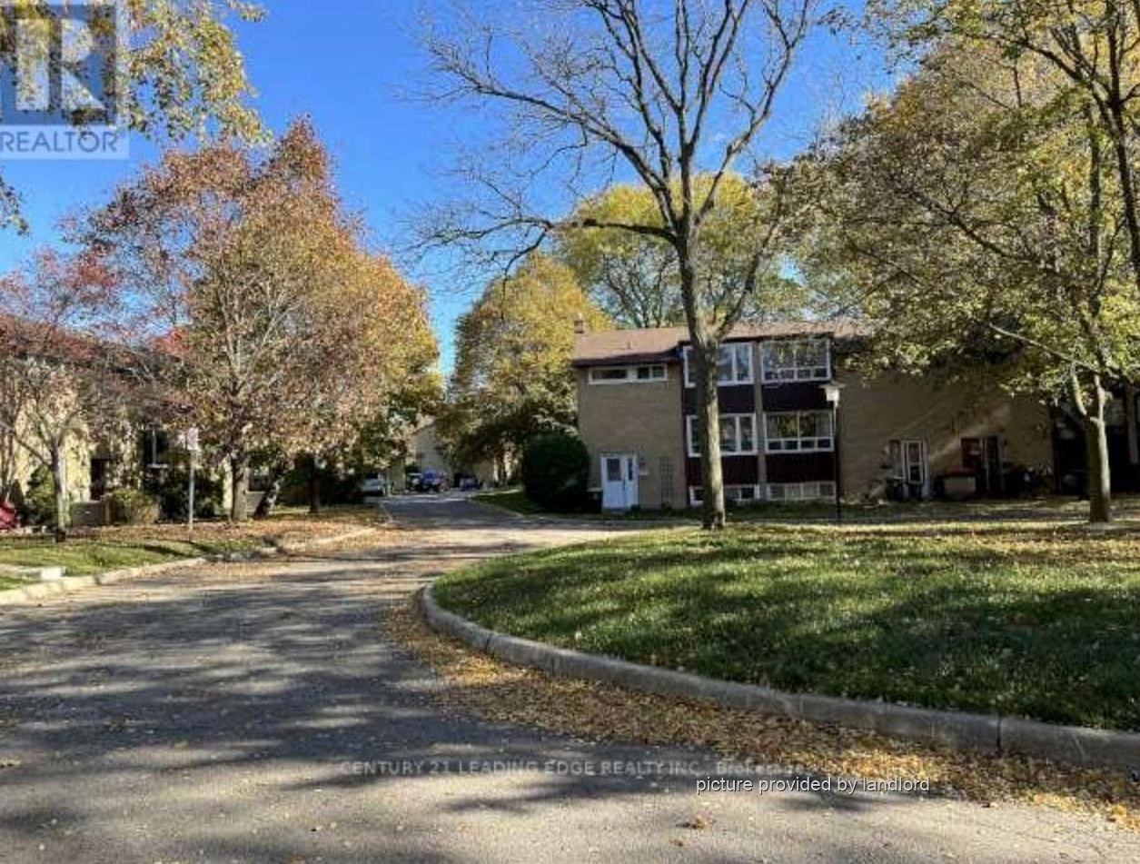 For rent LeslieOverland Toronto, 3+ bdrm Viewit 231184